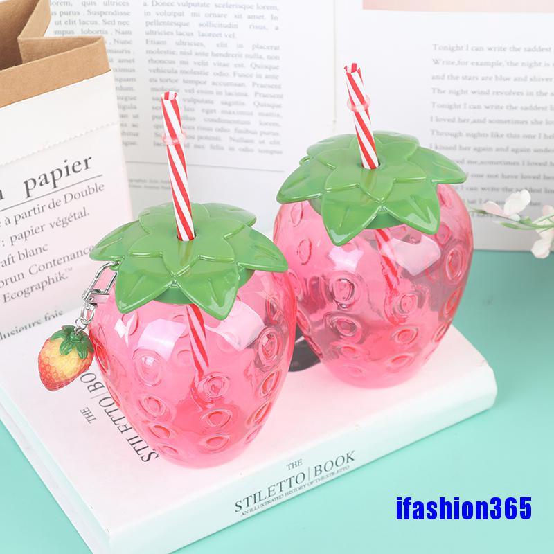 [Hàng mới về] Bình đựng nước bằng nhựa họa tiết dâu tây hoạt hình dễ thương tiện dụng