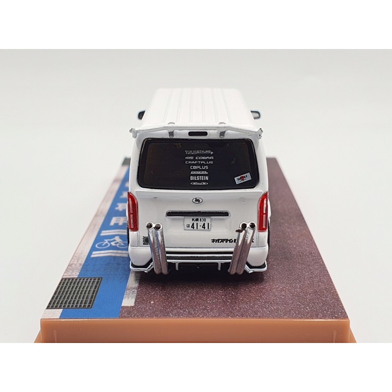 Xe Mô Hình Toyota Hiace Widebody Tỉ lệ 1:64 Hãng sản xuất Tarmac Works ( Trắng )