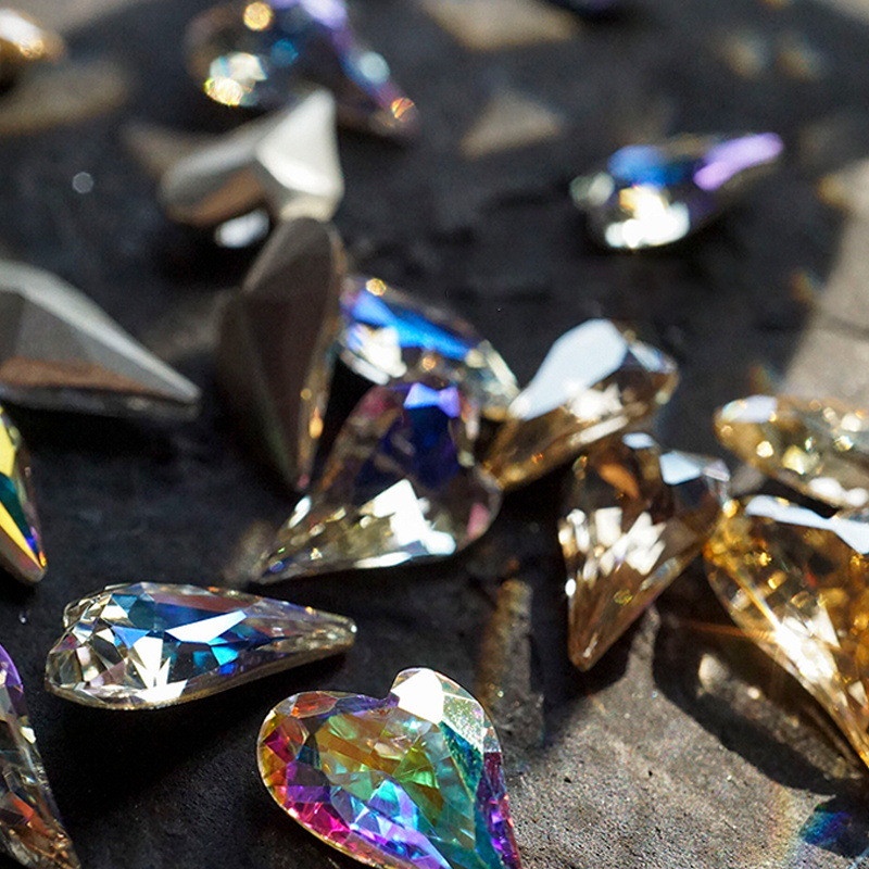 Đá khối đính móng trang trí móng hình trái tim nhiều màu sắc