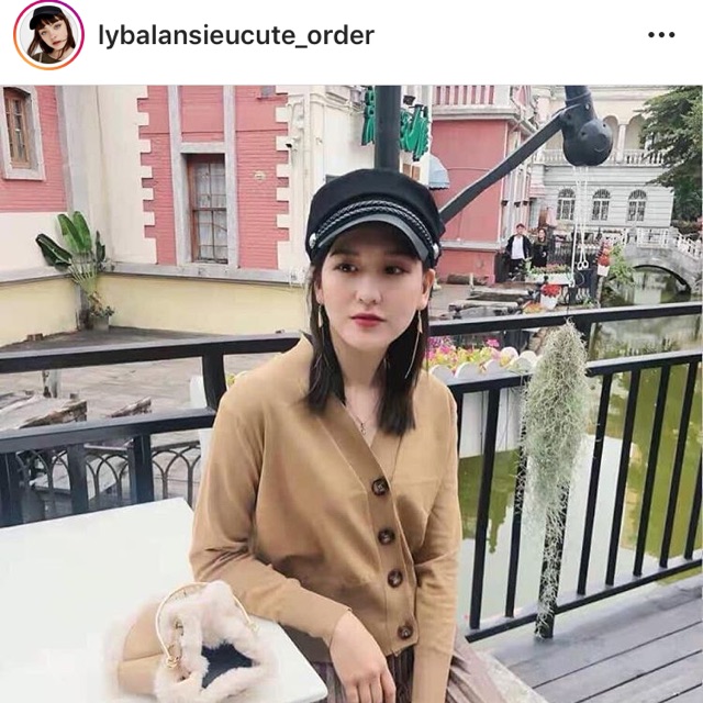 Áo len nâu cúc