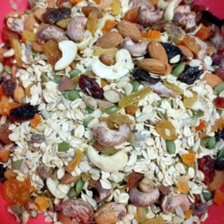 GRANOLA NGŨ CỐC ĂN KIÊNG ( NGUYÊN QUẢ + HẠT)