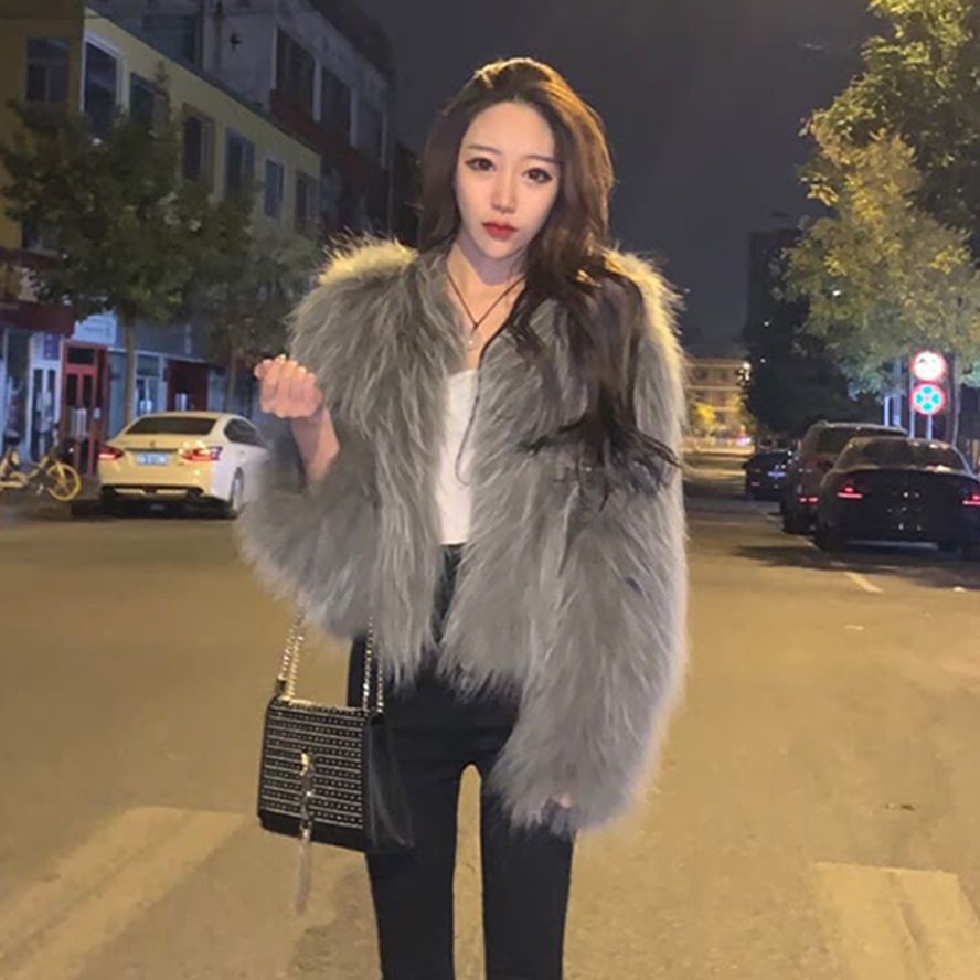 Winter imitation fox fur coat looks thin, young, short, plush coat, loose coat