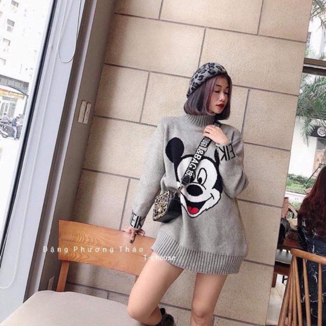 áo mickey cổ cao hàng chuẩn quảng châu về sẵn hai màu ạ , chất len tăm dày dặn bao đẹp bao ấm luôn nghen , kèm hình thật