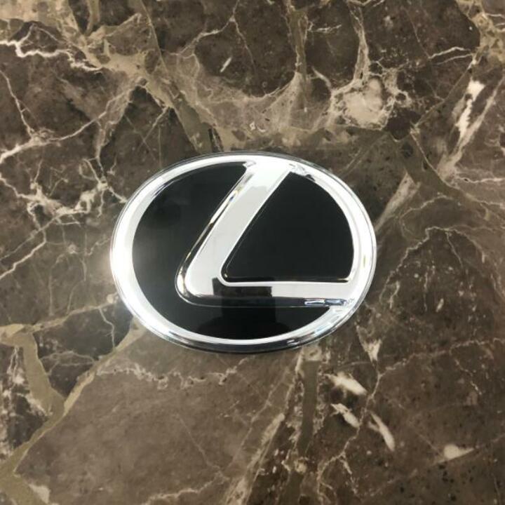 Logo biểu tượng gắn sau xe ô tô Lexus, chất liệu nhựa PMMA phủ thủy tinh hữu cơ