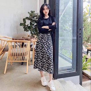 Đầm voan hoa và đầm ngủ hai dây