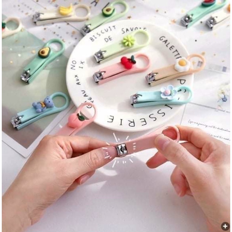 Bấm móng tay, cắt móng tay kèm hình siêu dễ thương