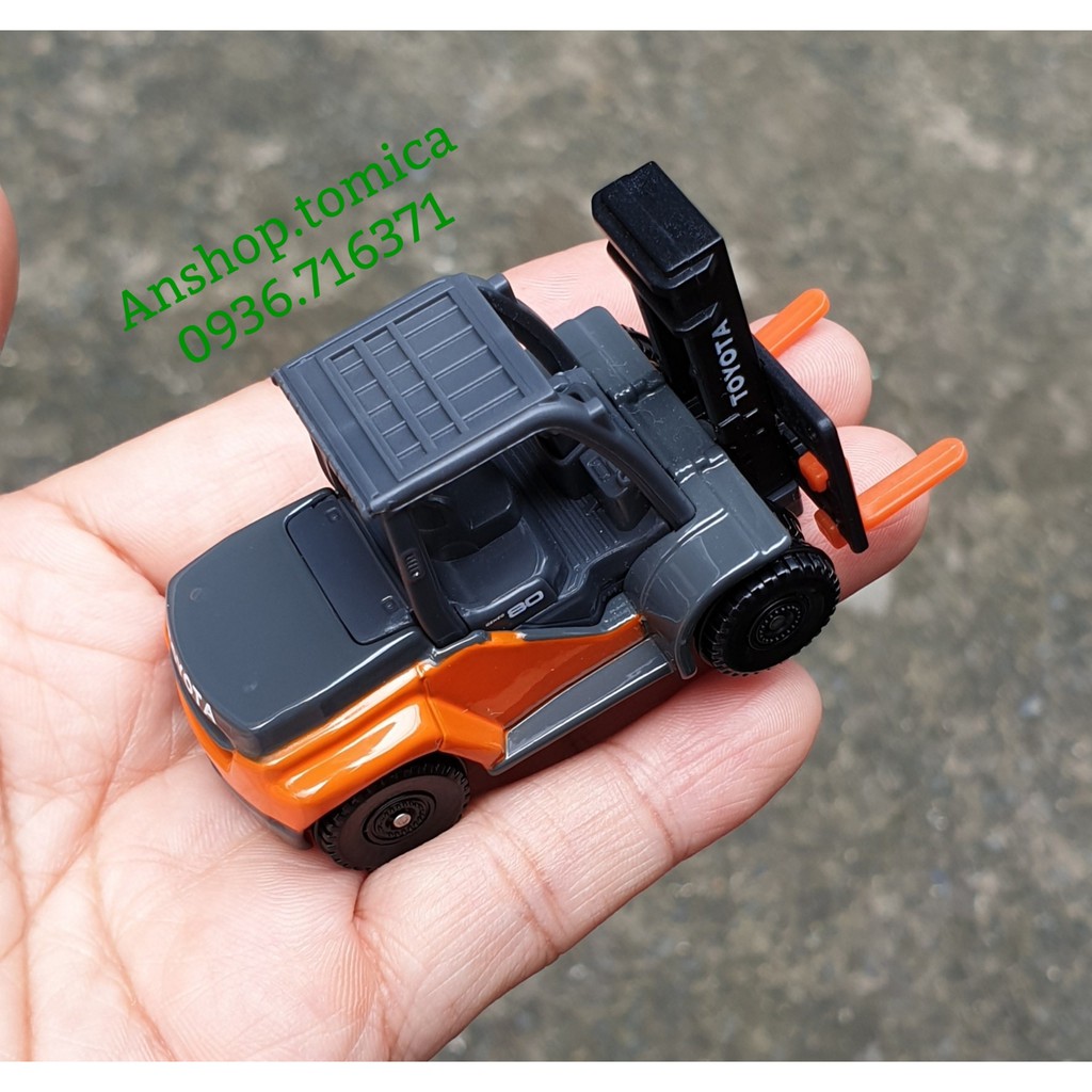 Mô hình xe nâng màu cam tomica Nhật Bản No111