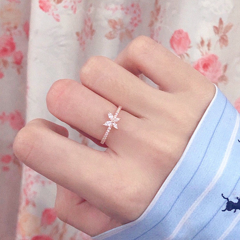 Korean style diamond engagement ring