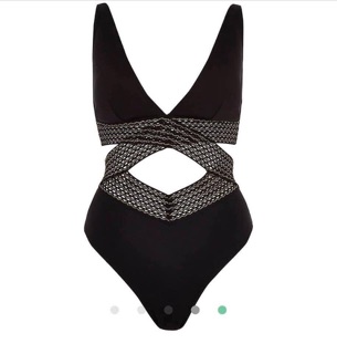 Bikini cut-out sẽy( kèm hình thật)