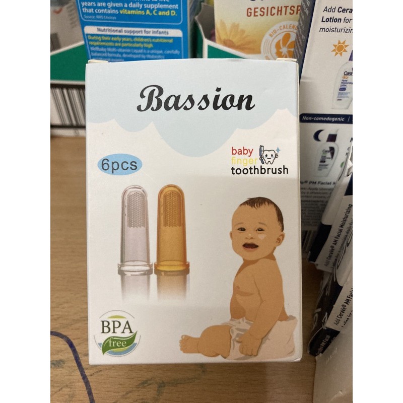 Chải răng và vệ sinh miệng ngón tay cho bé Bassion