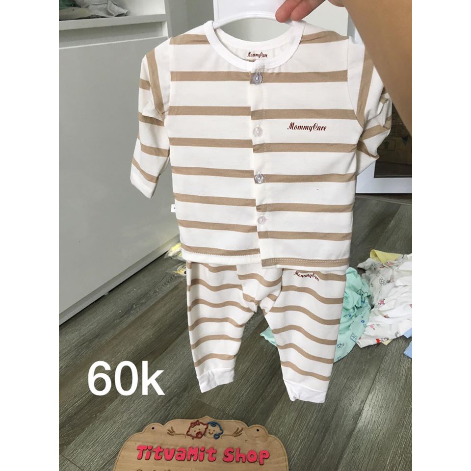 Bộ dài MommyCare cotton kẻ cúc giữa quần đáp đũng cho bé