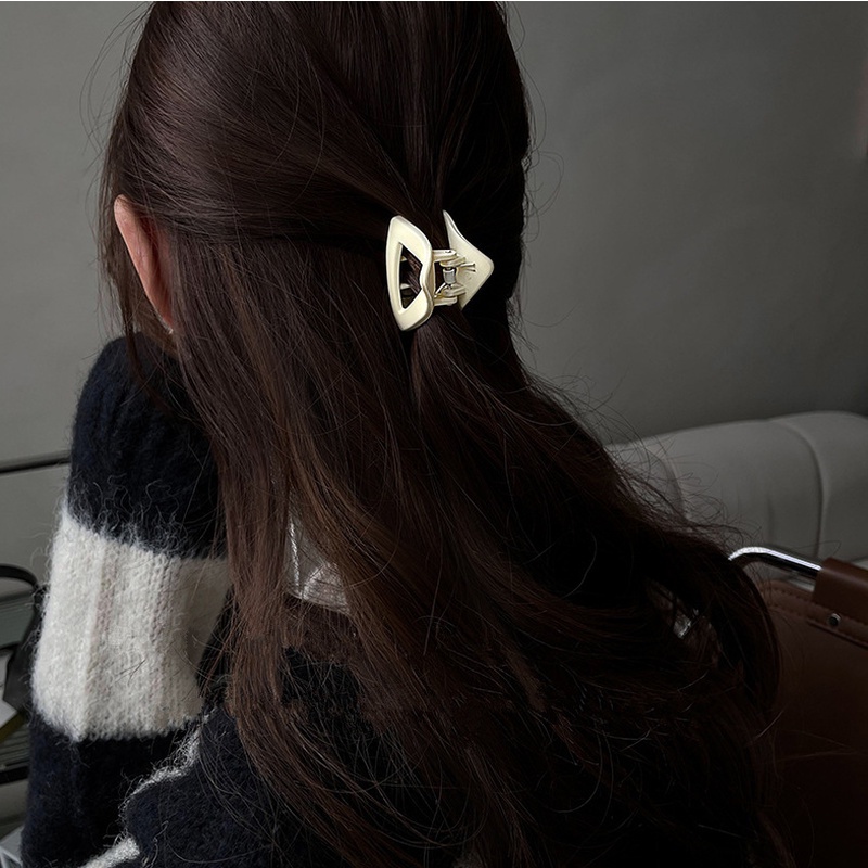 Kẹp Tóc Hình Tam Giác Màu Cà Phê Thiết Kế Mới Xinh Xắn Thời Trang Dành Cho Nữ