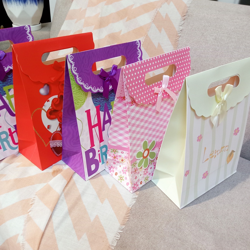 Túi giấy đựng quà sinh nhật HAPYBIRTH DAY size 27 x 19x 9cm siêu xinh có nắp gài