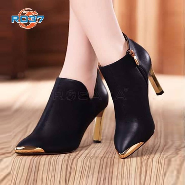 Giày boots nữ cổ ngắn 7p hàng hiệu rosata hai màu đen đỏ thời trang ro37 | BigBuy360 - bigbuy360.vn
