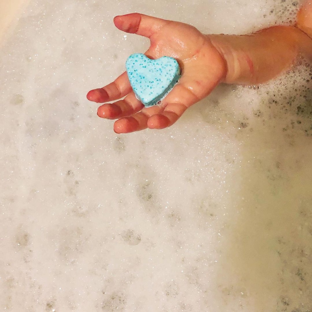 Viên thả bồn tắm tạo bọt Dừa Coconut Fragranced Bath Bubble The Body Shop 28gram