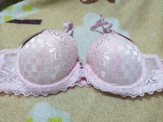 NGỰC REN CÀI TRƯỚC MÚT MỎNG