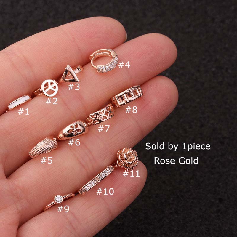 Một chiếc khuyên tai nhỏ bằng đồng phối đá zircon cá tính thời trang