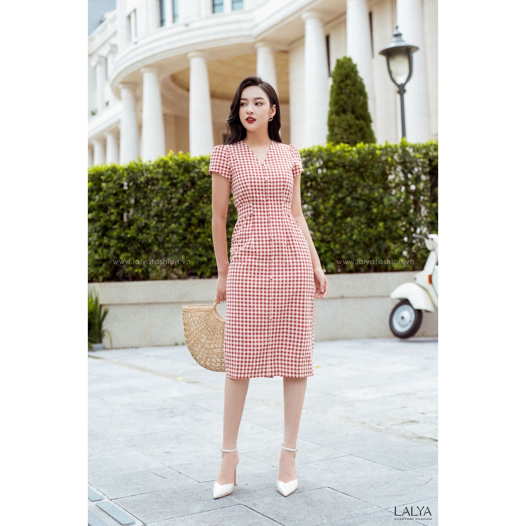LALYA_D432_Váy kẻ ô bút chì đai sau-Đỏ