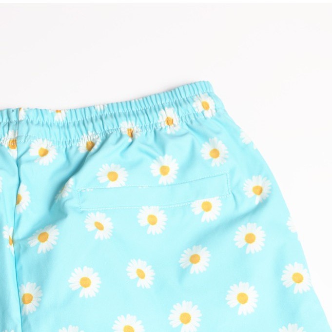 Quần đùi xanh nhiều hoa cúc daisy