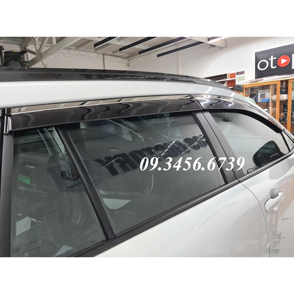 Vè Che Mưa Viền Inox Cho Xe Toyota Cross 2020 2021
