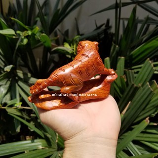 Tượng con hổ gỗ hương 12 cm (mẫu mới)