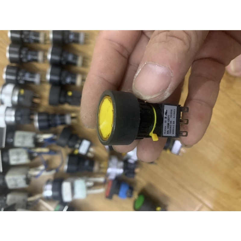 Công tắc nhấn nhá có đèn tháo máy 250VAC-3A. DC 30V-5A