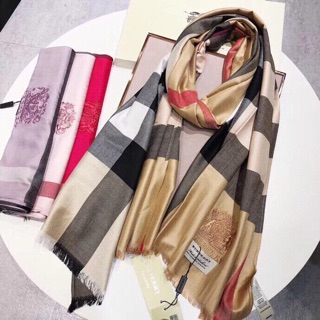 Khăn choàng burberry