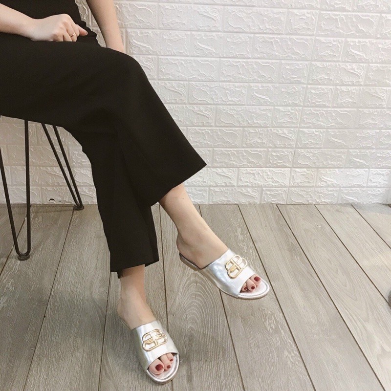 Giầy thể thao buộc dây
