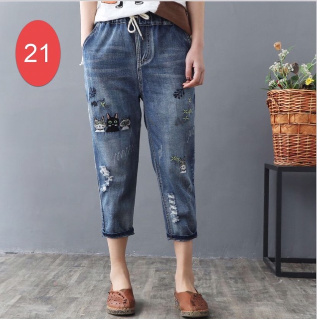 Quần bò lỡ thêu hoa | BigBuy360 - bigbuy360.vn