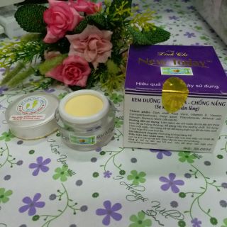 Kem  dưỡng trắng da chống nắng 12g ( giá bìa 58k)