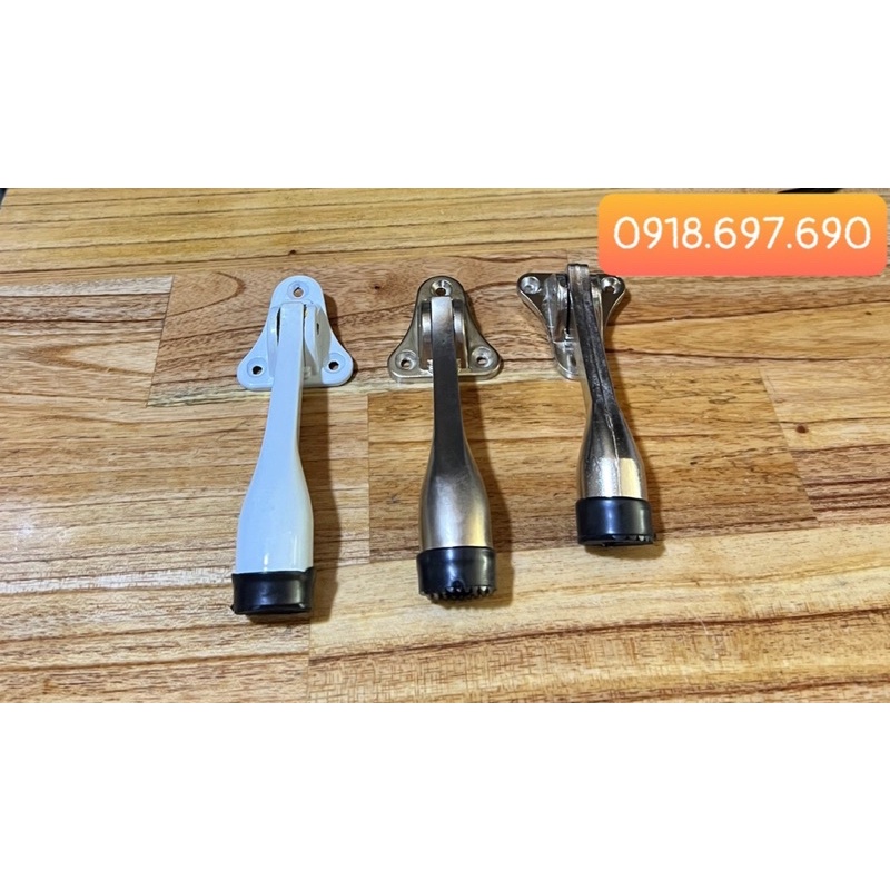 Chân đá cửa chặn gió chống va đập cửa đi ra vào