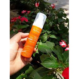 KEM CHỐNG NẮNG EAU THERMALE AVENE DRY TOUCH FLUIDE SPF50+