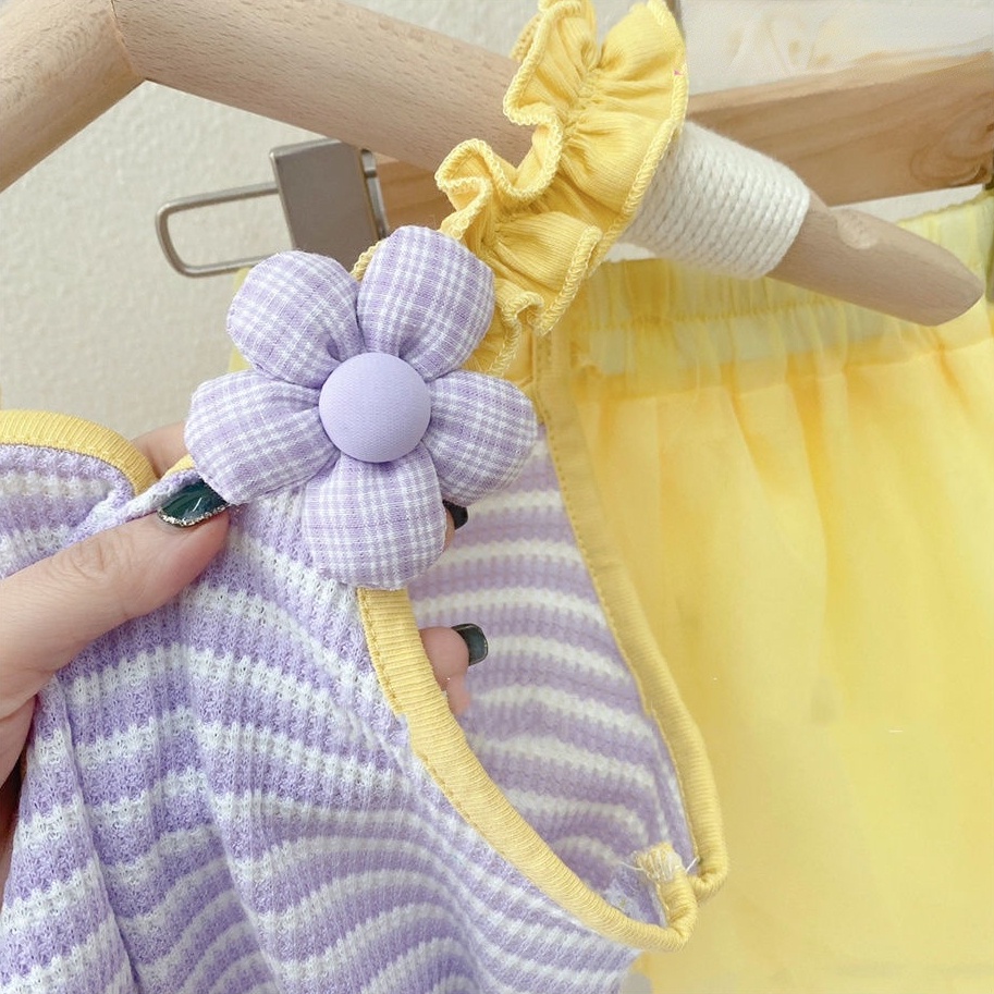 Cô bé dễ thương với dây đeo áo khoác và quần lót lồng đèn đẹp BT0120