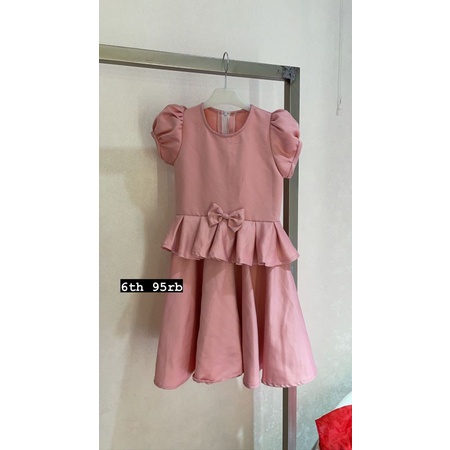 Đầm dự tiệc xinh xắn dành cho bé 6 tháng tuổi