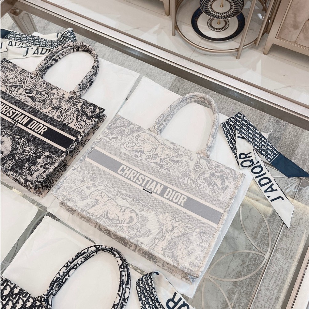 Túi xách Dior Book Tote chất vải thêu cao cấp