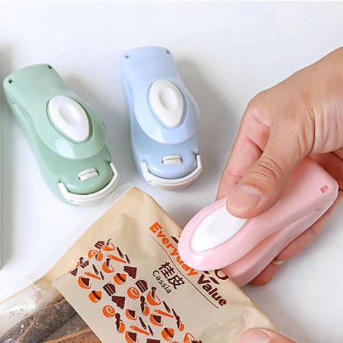 Máy hàn miệng túi nilon cầm tay cao cấp sử dụng pin AA dùng để bảo quản cá ,thịt, bánh, kẹo mứt...