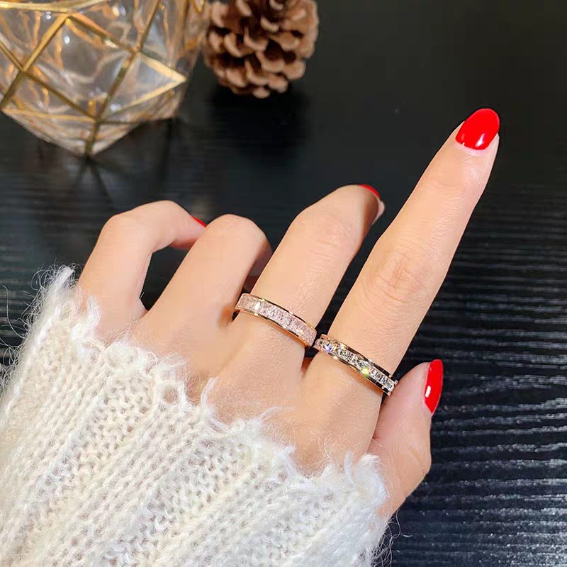 Nhẫn Cặp Bằng Thép Titan Mạ Vàng Hồng 18K Đính Đá Pha Lê