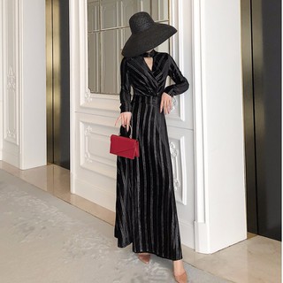 Đầm Nhung Dài Cổ Yếm