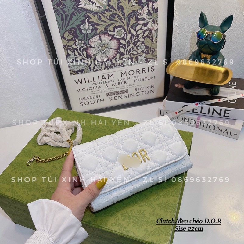 túi đeo chéo, túi đeo vai trần trám logo nổi lót đỏ có thể làm clutch cầm tay đi chơi đi tiệc sang trọng