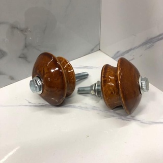 Con sứ đỡ dây điện kèm ốc vít giúp an toàn cho đường dây điện