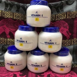 Kem Vitamin E dưỡng ẩm Thái Lan