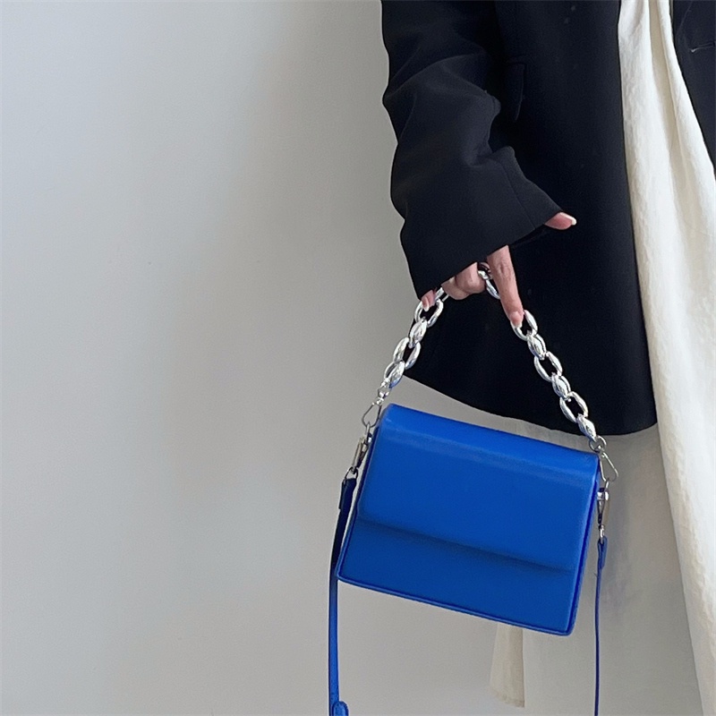 Túi Xách Đeo Vai Kiểu Vuông Nhỏ Phối Dây Xích Thời Trang Cao Cấp