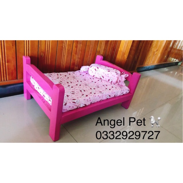 Giường gỗ cho thú cưng màu hồng