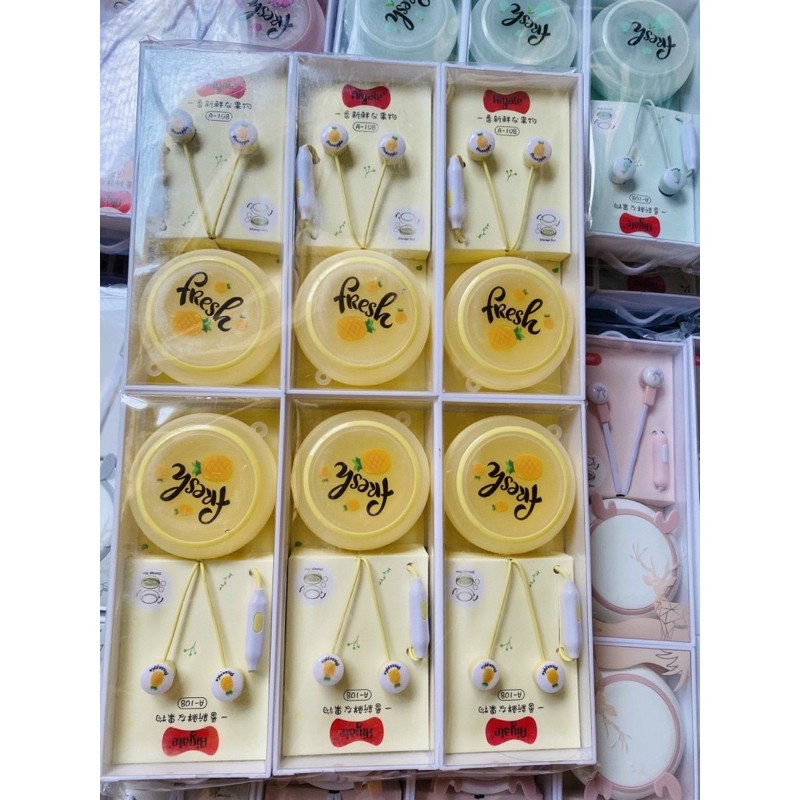 Tai nghe nhét tai có hộp đựng