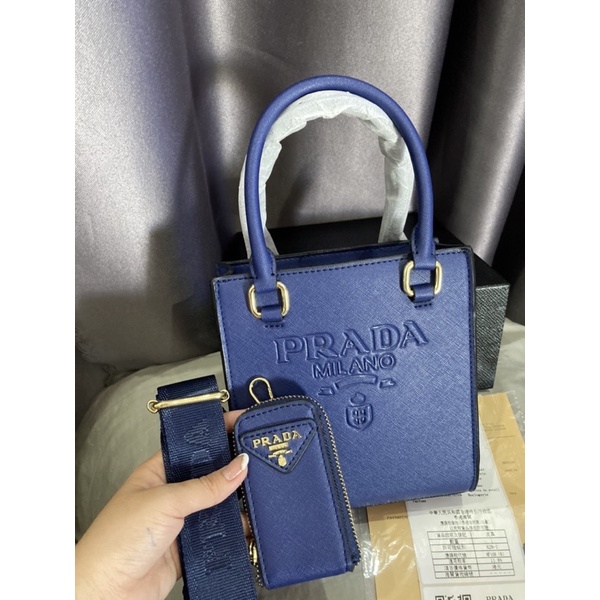 Túi cầm tay đeo chéo prada xanh da xước