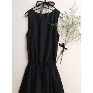 Playsuit xẻ lưmg Hm cột rút dây