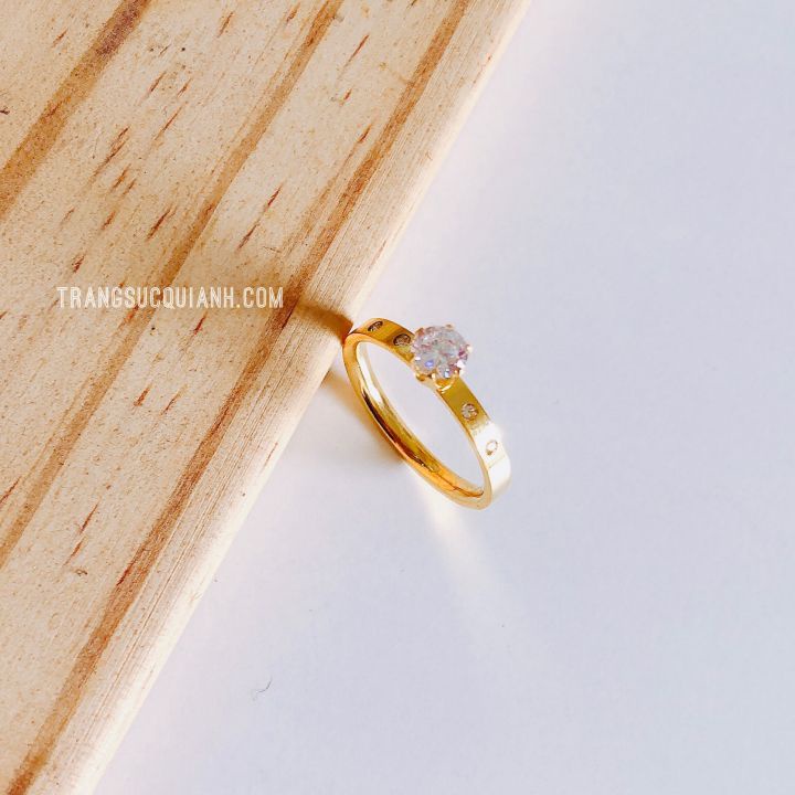 Nhẫn Nữ_Nhẫn Titan Hột Đá Lớn Sang Chảnh Màu Vàng