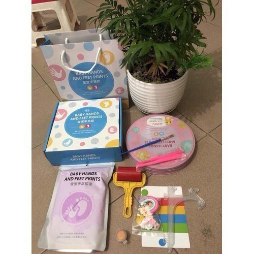 HỘP IN DẤU TAY CHÂN CHO BÉ