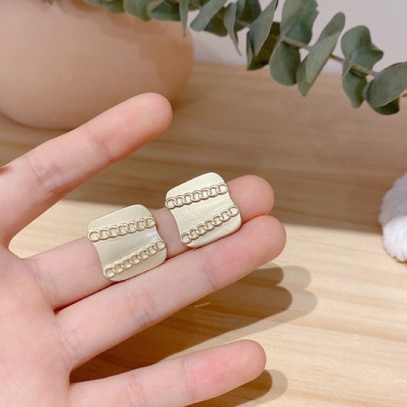 Khuyên tai xích dập vuông cá tính KT240
