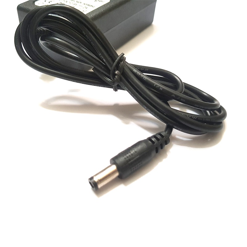 Sạc 3S 12.6V 2A vuông, chuyên sạc pin Li-ion 10.8V-12V, có đèn báo đầy.